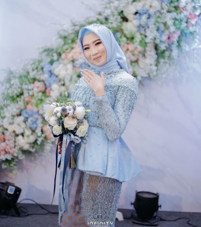 kebaya lamaran hijab modern