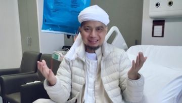 Istri Ustaz Arifin Ilham Menangis Setelah Mendengar Wasiat sang Suami, Potretnya Bikin Mewek!