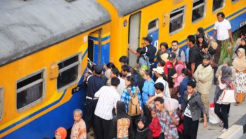 7 Drama Mudik yang Pasti Terjadi di Kereta. Dibawa Santuy Aja Kalau Nemu Situasi Nyebelin Begini~
