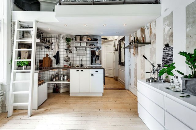 Ranjang Loft di Atas Dapur