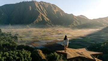 Panduan Liburan ke Lombok Timur, Susuri Pantai Pink Hingga Pemandangan Rinjani dari Sembalun!