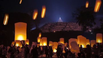 Menikmati Syahdunya Pelepasan Lampion Waisak di Borobudur. Terasa Magis dan Begitu Memukau