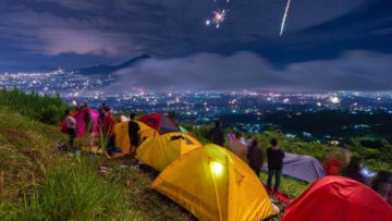 Bukit Alesano Bogor, Spot Camping Hits dengan Hamparan Kerlip Bintang dan Lampu Perkotaan!