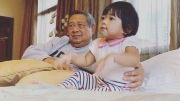 Aktivitas SBY Usai Ditinggal Bu Ani: Bermain dengan Cucunya yang Manis