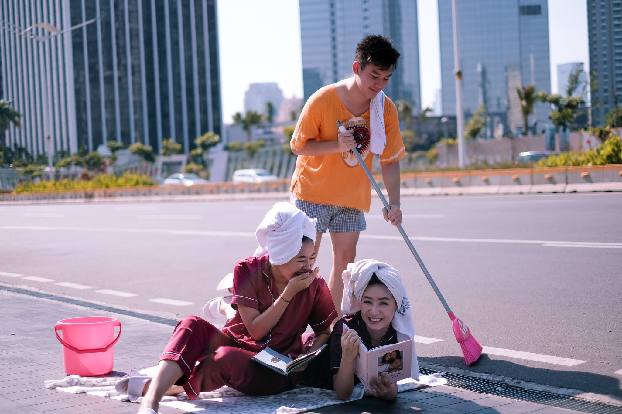 10 Potret #JakartaSepi Saat Mudik Lebaran. Saking Sepinya, Jalanan Jakarta Bisa Buat Tiduran!