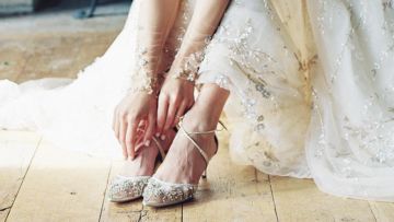 10 Tipe Sepatu Sesuai Gaun Pernikahan. Demi Nyaman Seharian dan Nggak Keserimpet Pas Jalan