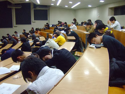 Mahasiswa sedang tertidur