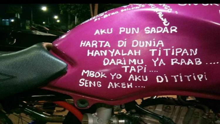 10 Tempat yang Sering Jadi Korban Corat-coret Orang Iseng. Dunia ini Dikira Kanvas Kali, Ya!