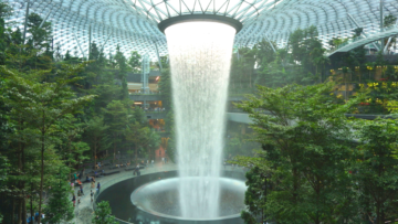 Jewel Changi Airport, Destinasi Wisata yang Lagi Hits di Singapura. Air Terjunnya Megah dan Spektakuler!