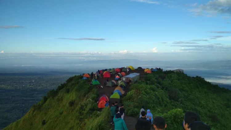 Pengalaman Tak Terlupakan Mendaki Gunung Andong dan Tentang Lebih Menikmati Hidup