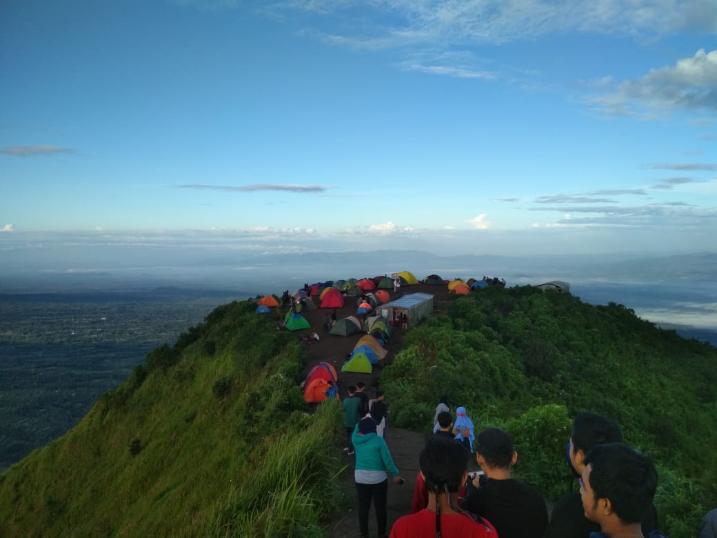 Pengalaman Tak Terlupakan Mendaki Gunung Andong dan Tentang Lebih Menikmati Hidup