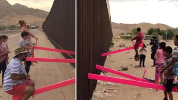 Dosen Arsitek Bikin Jungkat-Jungkit Buat Satukan Anak di Perbatasan AS-Meksiko. Idenya Brilian Banget