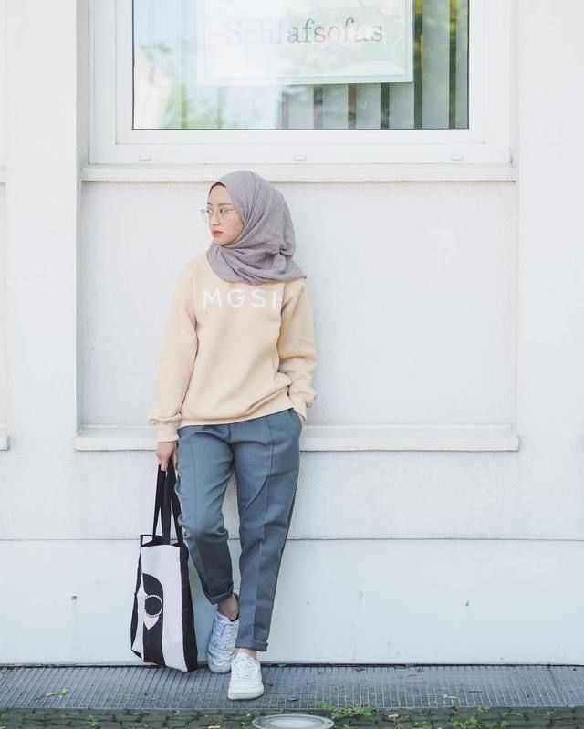 Rekomendasi Model Tas Ini Bisa Bikin Kamu Terlihat Lebih Stylish Saat ke Kampus 1 foto tote bag
