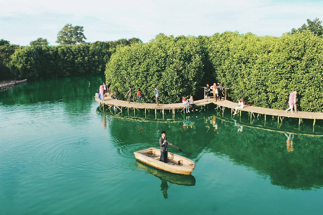 Pengalaman Berkunjung ke Taman Maerokoco, Semarang. Anjungannya Lengkap Banget!