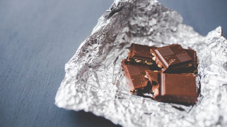 Cokelat dan Mi Instan Timbulkan Kematian? Yuk, Pelajari Lebih Dalam Supaya Kamu Lebih Hati-hati
