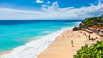 Turis Asing Usir Warga Bali yang Bermain di Pantai. Eh, Akhirnya Dia Malah Diusir Warga!