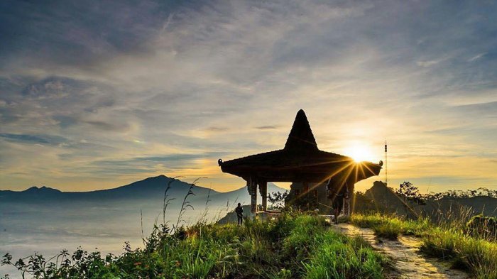 Tips Menikmati Indahnya Kota Yogyakarta Dari Puncak Suroloyo. Tenang, Pasti Cocok di Kantong kok!