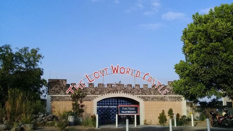 Pengen Ke Luar Negeri tapi Jauh? Tenang! Ada The Lost World Castle di Jogja
