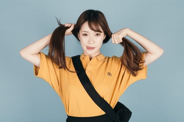 Rambut Panjang - Photo by XUNO. on Unsplash