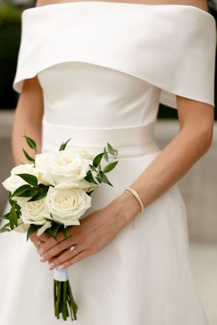 10 Jenis Buket Bunga Pernikahan untuk Hari Spesialmu, Pilih Mana yang Paling Sesuai Karaktermu 11 hipwee-Buket bunga pernikahan nosegay bouquet Photo by pinterest.com/lolo_b13