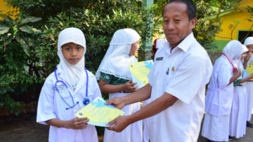 Bukti Pengabdian pada Negeri, KKN 141 Adakan Sosialisasi Anti-Narkoba dan Program Dokter Kecil