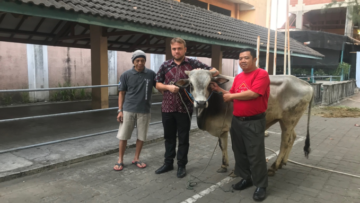 Hotel Melia Purosani Rayakan Idul Adha dengan Berbagi Hewan Kurban untuk Warga Sekitar