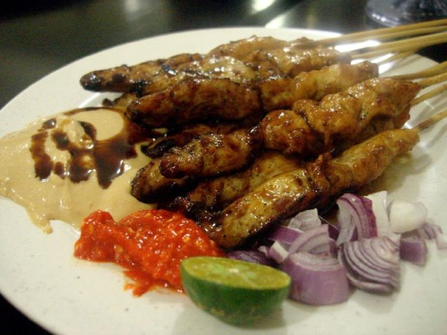 Sate di Resto Surabaya juga tidak kalah enak