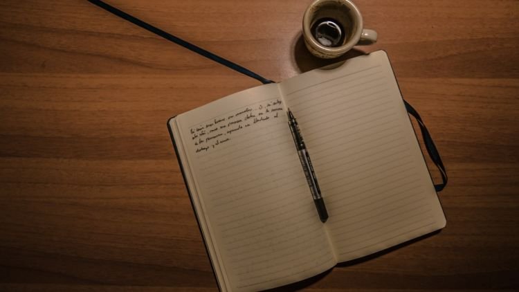 Dari Novena sampai Tukar Diary: Menenun Kenangan Kisah Cinta di Asrama