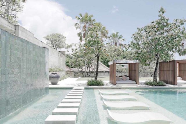 Desain gazebo taman minimalis The Bale di Bali karya Studio TonTon