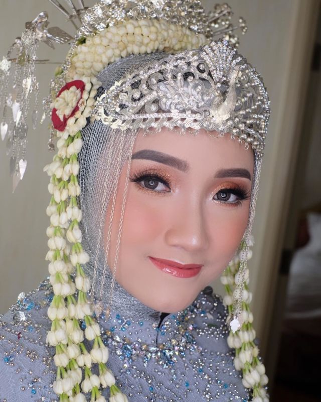mahkota adat pengantin berhijab