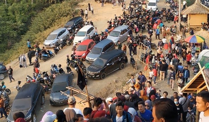 Negeri Atas Awan Gunung Luhur Viral di Media Sosial, Pengunjung pun Membludak dan Macet Parah!