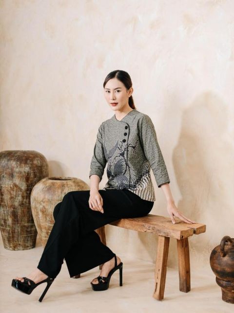 8 Model Baju Motif Batik yang Kasual dan Bisa Dipakai Sehari-hari! 12