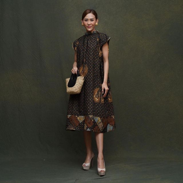 8 Model Baju Motif Batik yang Kasual dan Bisa Dipakai Sehari-hari! 13