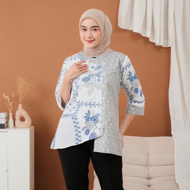 8 Model Baju Motif Batik yang Kasual dan Bisa Dipakai Sehari-hari! 16