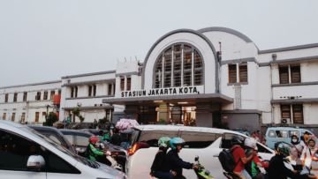 Meninggalkan Jakarta Kukira Hanya Akan Bahagia. Ternyata Sedikit Lega, Banyak Sedihnya