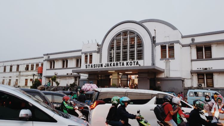 Meninggalkan Jakarta Kukira Hanya Akan Bahagia. Ternyata Sedikit Lega, Banyak Sedihnya