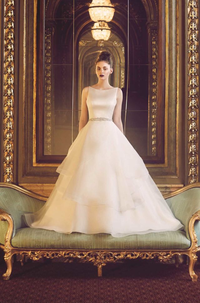 gaun pernikahan organza