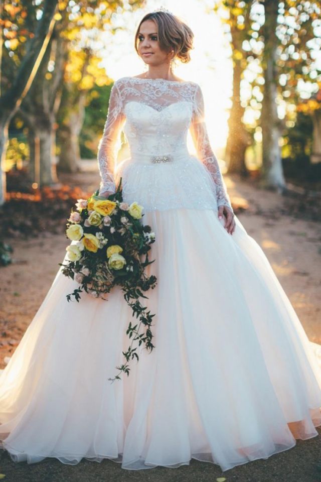 gaun pernikahan organza
