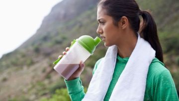 5 Makanan dan Minuman yang Baik Dikonsumsi setelah Olahraga. Nggak Cuma Air Putih Tentunya!