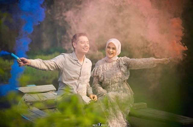 pose wedding hijab