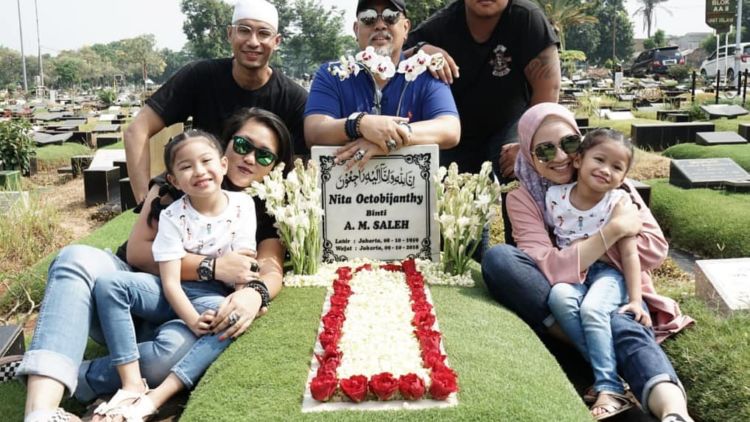 Kenang Setahun Kepergian sang Istri, Indro Warkop: Hancur Banget tapi Puas Tanpa Penyesalan