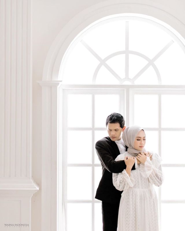 pose wedding hijab