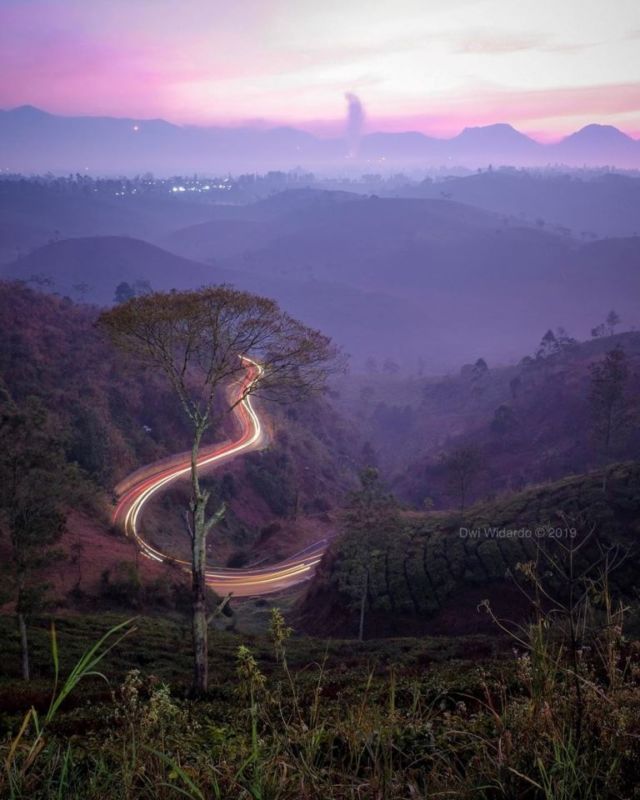 Berkunjung ke Puncak Giri Pangalengan, Sunrise Point Terbaik di Bandung 1 Jalan di Pangalengan yang berkelok-kelok