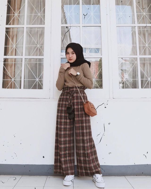 Perpaduan Sempurna Kaus dan Kulot ala 7 Hijaber ini Bisa Jadi Inspirasi. Nyaman dan Selow!
