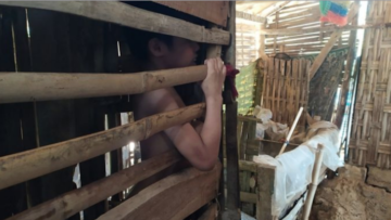 Ironi Kemiskinan Indonesia, Bocah 12 Tahun Dikurung Oleh Orangtuanya di Bekas Kandang Ayam. Kasihan~