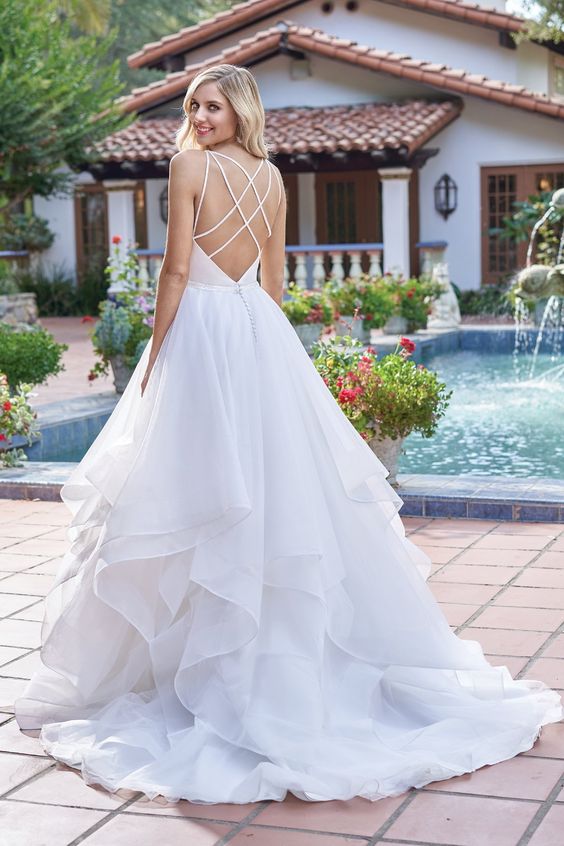 gaun pernikahan organza