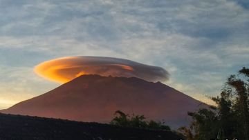 Fenomena Topi Awan Selimuti Sejumlah Gunung di Indonesia. Awas, Kata Ahli Bisa Jadi Tanda Bahaya