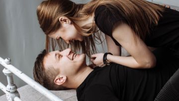5 Rekomendasi Posisi Seks yang Nggak Bikin Sakit Saat Penetrasi. Nggak Ngilu Lagi Kalau Begini