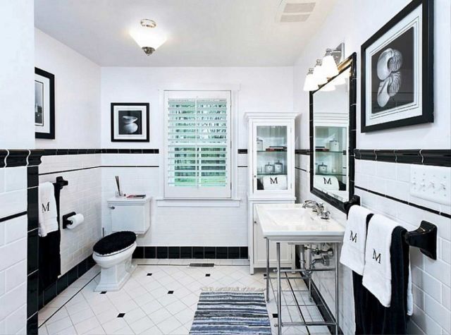 Kamar mandi hitam putih 