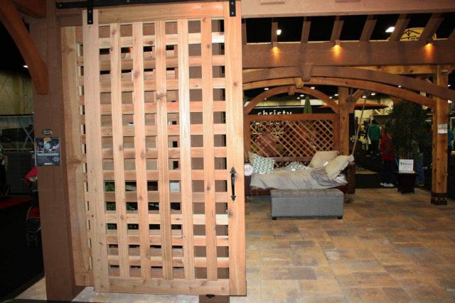 Pintu Teralis dari Kayu